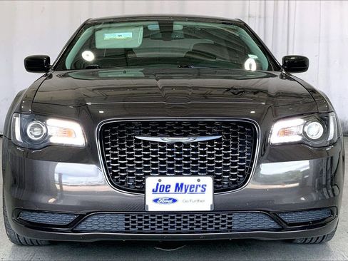 Used 2020 Chrysler 300 Touring w/ Sport Appearance Package RWD image 3