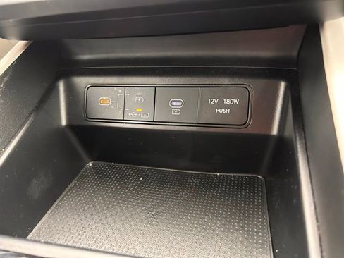 Used 2025 Hyundai Tucson SE image 16