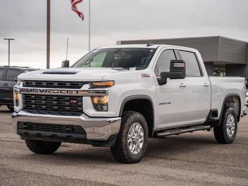 Used 2023 Chevrolet Silverado 2500 LT image 3