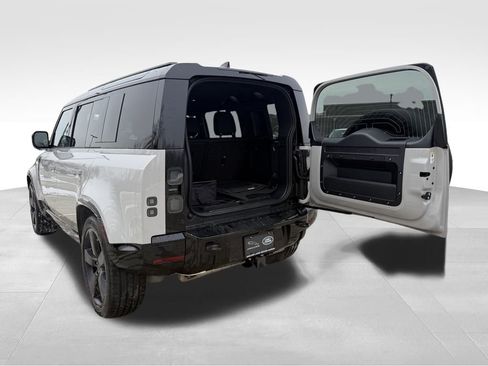 New 2026 Land Rover Defender 110 X-Dynamic SE image 9