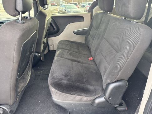 Used 2020 Dodge Grand Caravan SE image 12