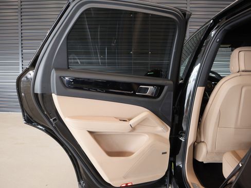 Certified 2023 Porsche Cayenne S AWD/4WD image 24