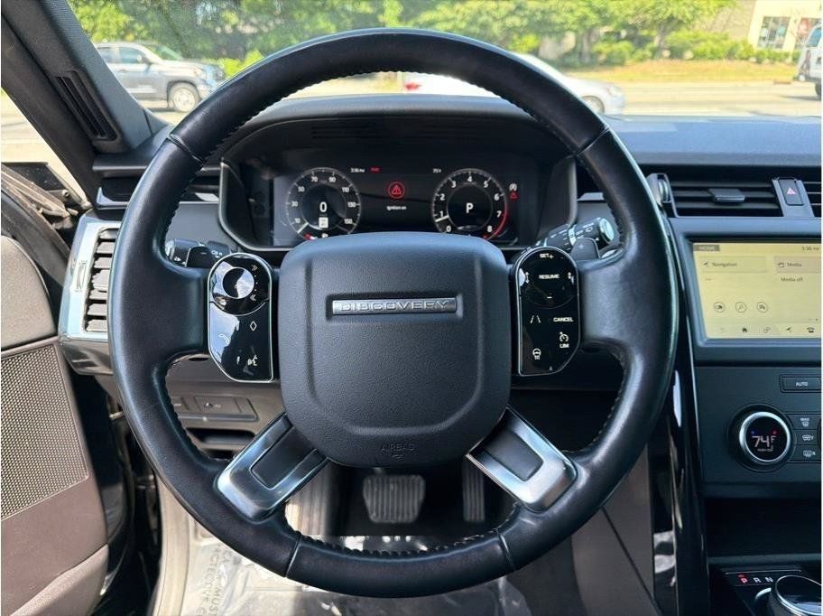 Used 2019 Land Rover Discovery SE AWD/4WD image 17