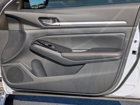 New 2025 Nissan Altima 2.5 SR image 29