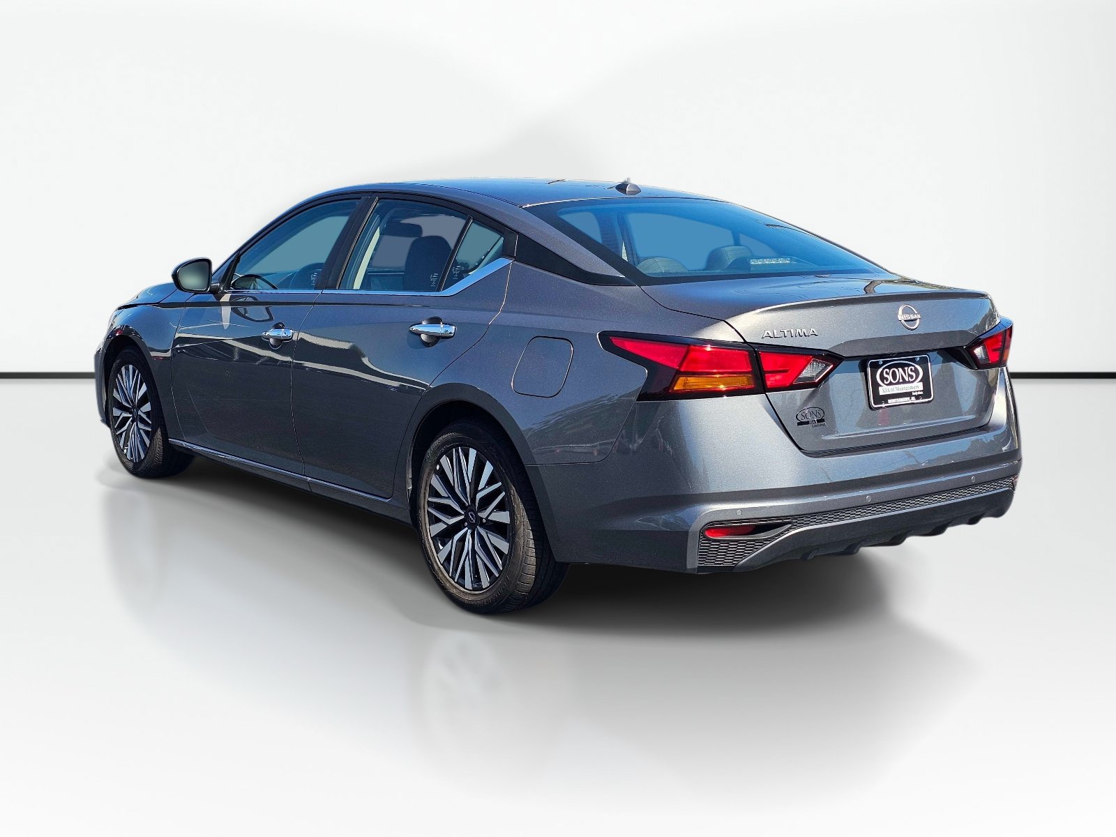 Used 2025 Nissan Altima 2.5 SV FWD image 11