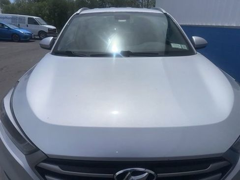 Used 2017 Hyundai Tucson SE AWD/4WD image 3