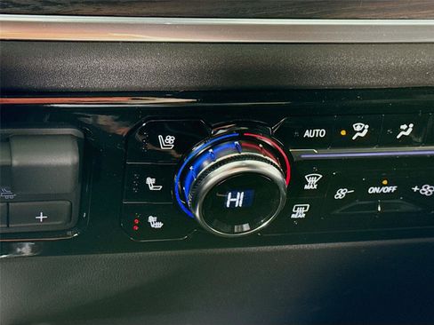 New 2026 GMC Sierra 2500 SLT w/ SLT Premium Package image 16