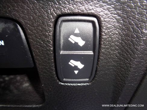 Used 2021 RAM 1500 Big Horn AWD/4WD image 12