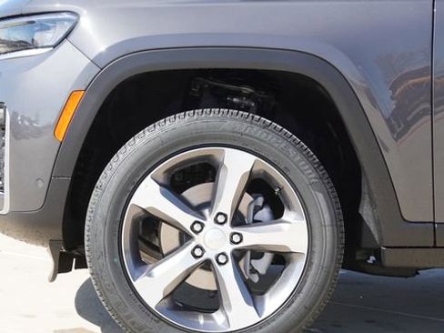 New 2026 Jeep Grand Cherokee Limited RWD image 5