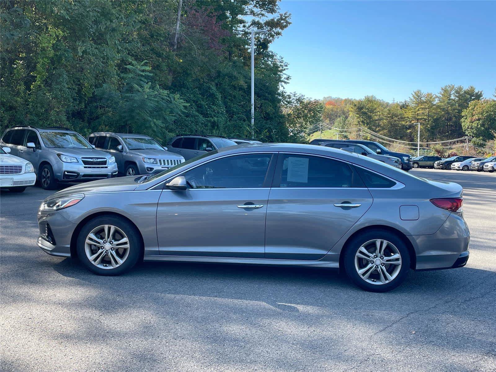Used 2018 Hyundai Sonata SEL w/ Tech Package 02 FWD image 2