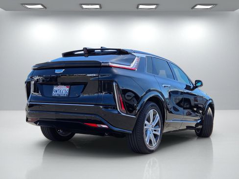 Certified 2024 Cadillac Lyriq Tech w/ Driver Assist Package RWD image 4