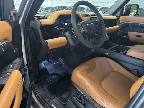 Used 2023 Land Rover Defender 110 V8 image 9
