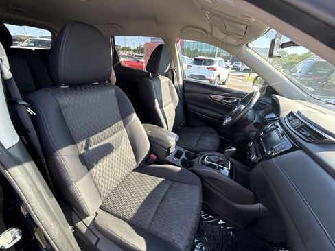 Used 2018 Nissan Rogue SV AWD/4WD image 23