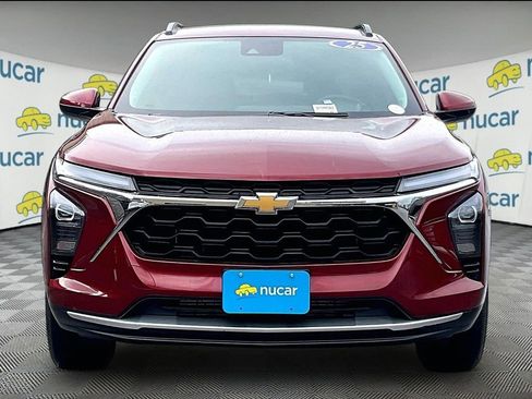 Used 2025 Chevrolet Trax LT w/ Driver Confidence Package FWD image 2