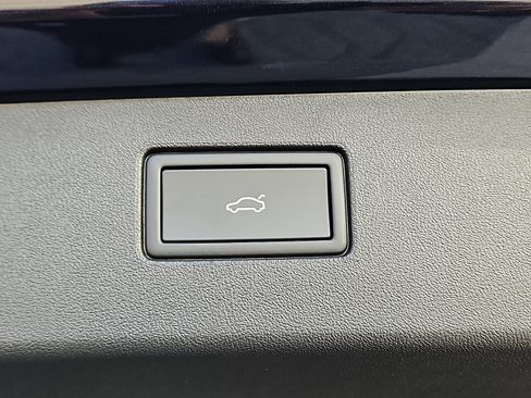 New 2026 Volkswagen Tiguan SE R-Line image 7