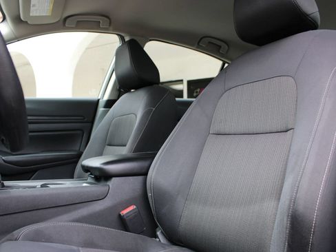 Used 2024 Nissan Altima 2.5 S FWD image 8