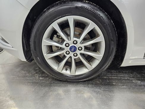Used 2017 Ford Fusion SE w/ Fusion SE Technology Package FWD image 11