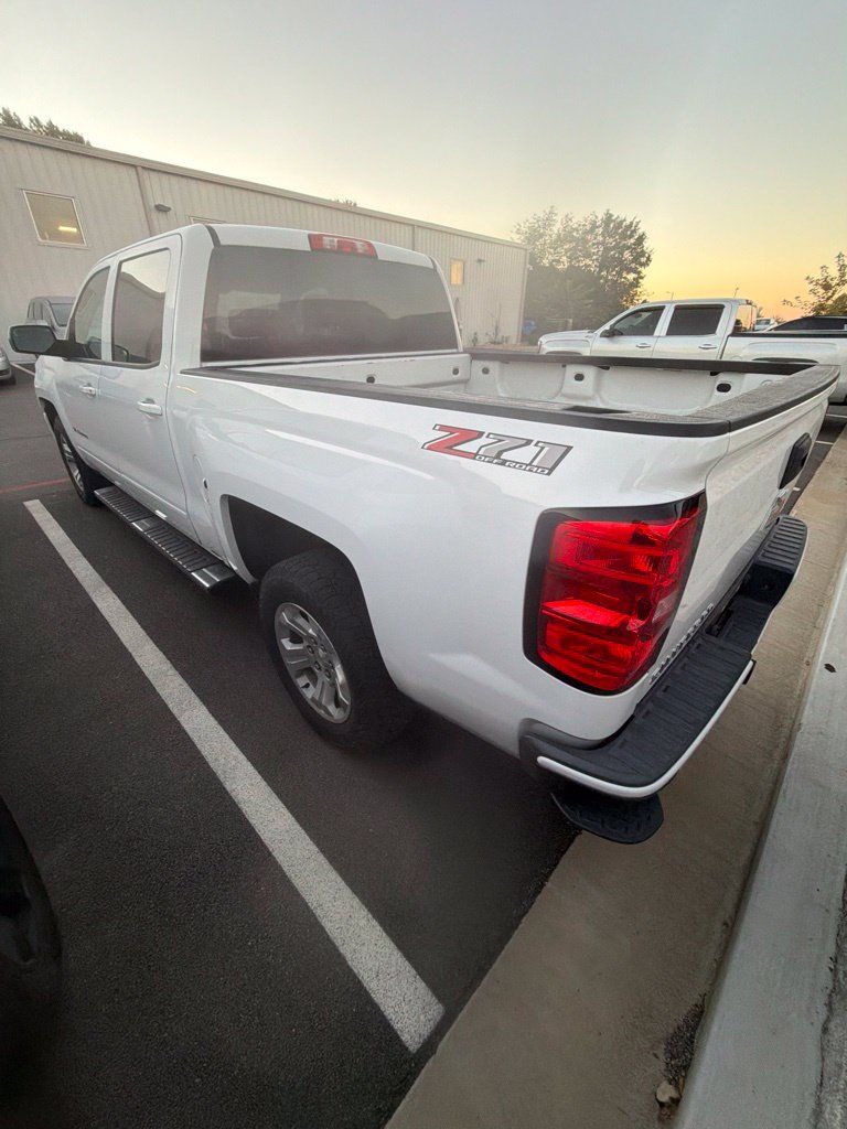 Used 2018 Chevrolet Silverado 1500 LT w/ All Star Edition AWD/4WD image 4
