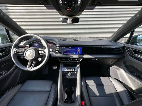 Used 2025 Porsche Macan Electric image 6