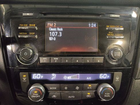 Used 2017 Nissan Rogue SV image 25