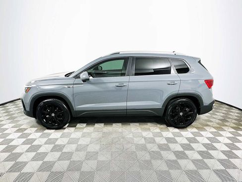 Used 2022 Volkswagen Taos SE w/ Panoramic Sunroof Package AWD/4WD image 4