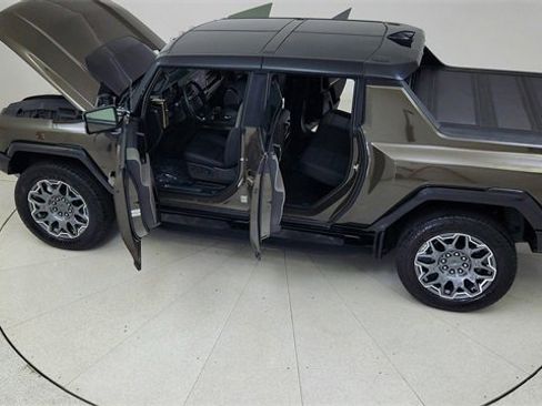 Used 2024 GMC Hummer EV 3X w/ LPO, Illumination Package image 84
