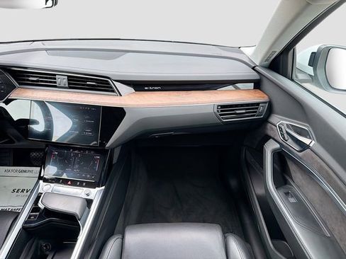 Used 2019 Audi e-tron Prestige image 19