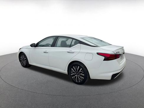 Used 2025 Nissan Altima 2.5 SV image 10