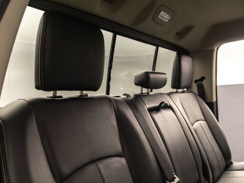 Used 2018 RAM 3500 Laramie w/ Convenience Group AWD/4WD image 34