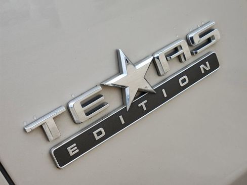Used 2021 Chevrolet Tahoe LT w/ LT Signature Package AWD/4WD image 13