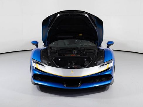 Used 2022 Ferrari SF90 Spider AWD/4WD image 9