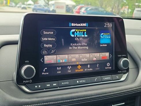 Certified 2025 Nissan Rogue SV FWD image 28