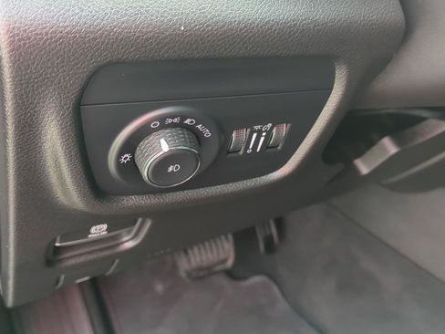 Used 2025 Jeep Grand Cherokee Limited AWD/4WD image 16