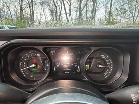 Used 2025 Jeep Wrangler Unlimited Sahara image 16