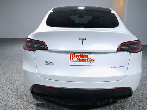 Used 2022 Tesla Model Y Long Range AWD/4WD image 8