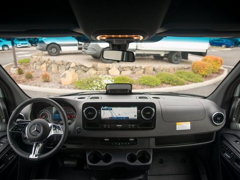 New 2025 Mercedes-Benz Sprinter 2500 image 32