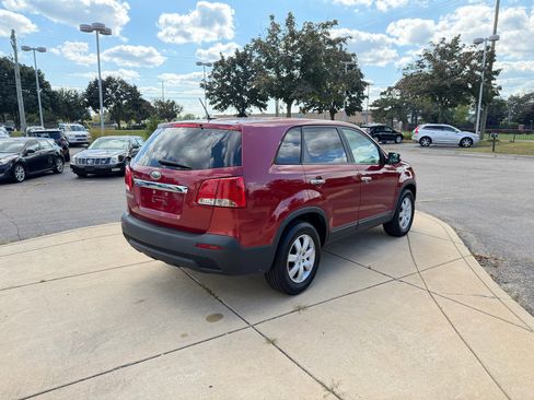 Used 2011 Kia Sorento LX image 5