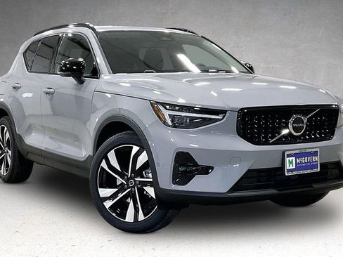 New 2026 Volvo XC40 B5 Plus w/ Climate Package AWD/4WD image 2