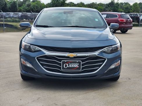 Used 2024 Chevrolet Malibu LT FWD image 2