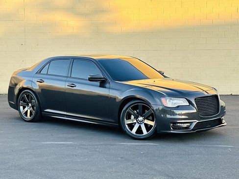 Used 2014 Chrysler 300 SRT8 w/ Leather Interior Group RWD image 2