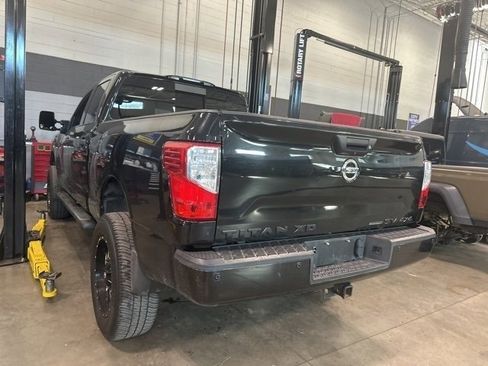 Used 2018 Nissan Titan SV w/ SV Convenience Package image 9