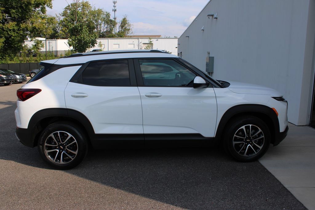 Used 2025 Chevrolet TrailBlazer LT w/ Convenience Package FWD image 31