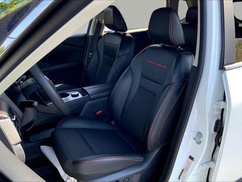 Used 2025 Nissan Rogue SV w/ Rock Creek Premium Package image 15