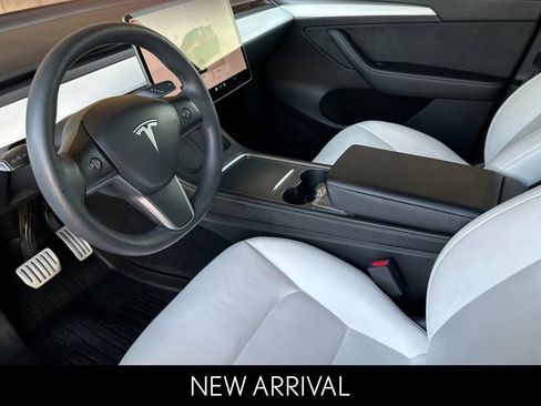 Used 2022 Tesla Model Y Performance image 11