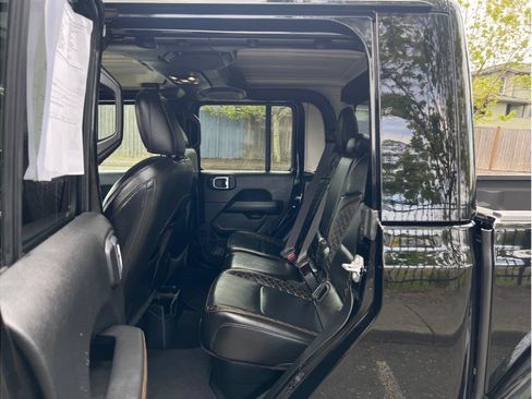 Used 2023 Jeep Gladiator Overland image 16