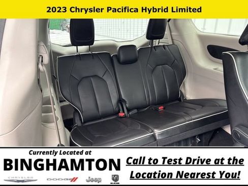Used 2023 Chrysler Pacifica Limited FWD image 30