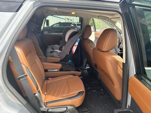 Used 2025 Nissan Pathfinder Platinum FWD image 31