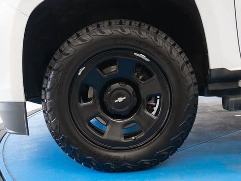 Used 2021 Chevrolet Colorado W/T RWD image 2