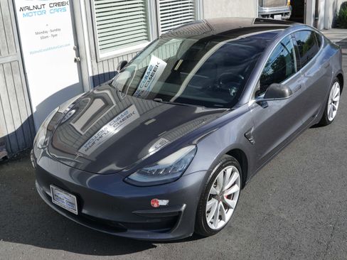 Used 2018 Tesla Model 3 Long Range image 3
