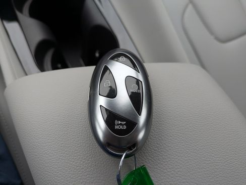 Certified 2024 Hyundai Elantra Limited image 30